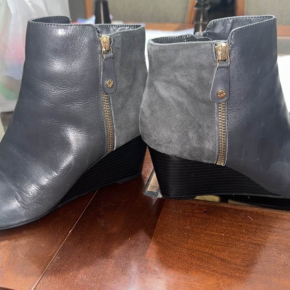 Issac Mizrahi gray suede & leather short wedge boots with gold zipper detail
